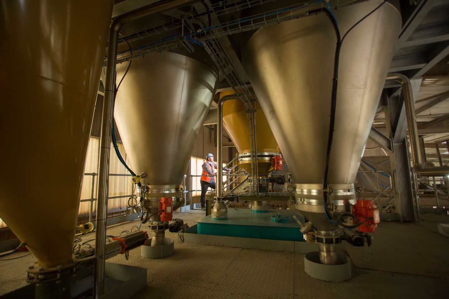 Meng- en doseerinstallatie bij Material Evolution, producent van duurzaam cement