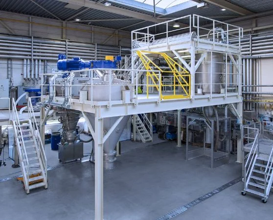 Proeven met melkpoeder in het Testcentrum van Hosokawa Micron